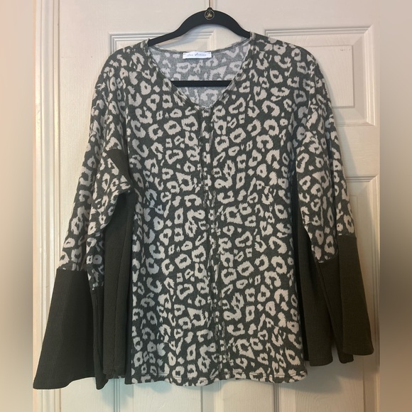 Ces Femme Tops - Leopard Print Sweater with Black Sleeves